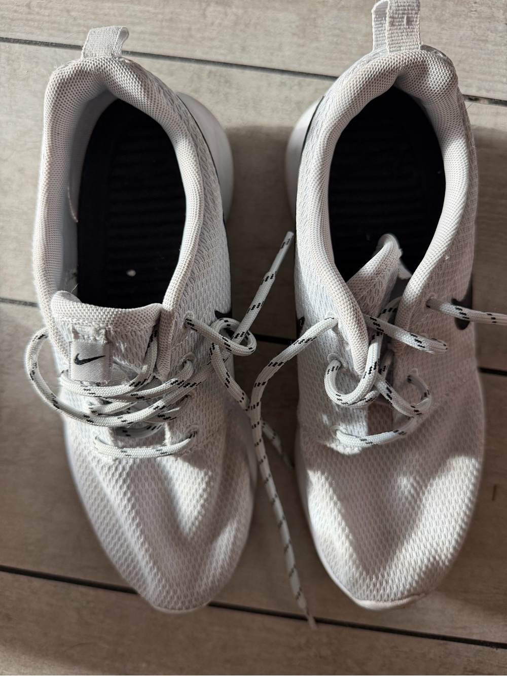 Nike Men’s White Mesh Athletic Sneakers with Black Insole